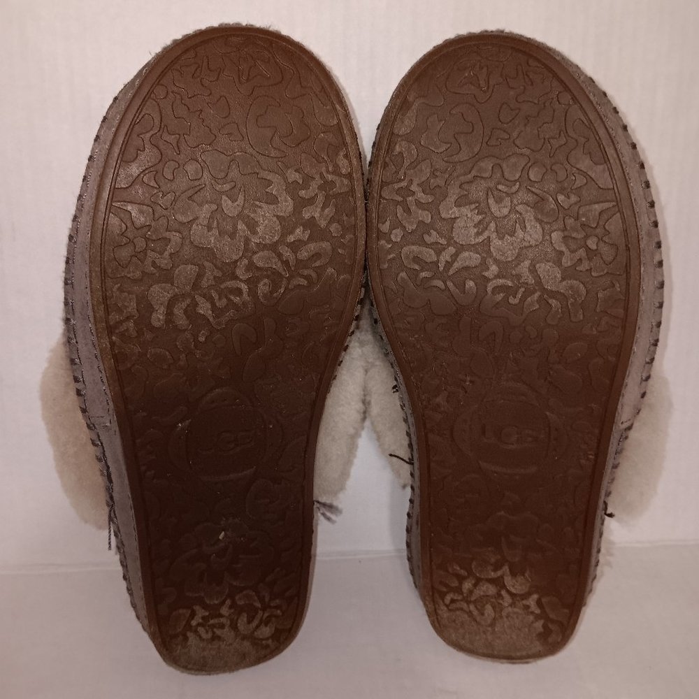 UGG WOMAN SLIDE ON COZY SLIPPERS - Picture 7 of 8